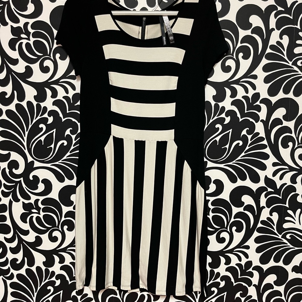 Kensie Black and White Sheath Midi Dress Sleeveless Crew Neck